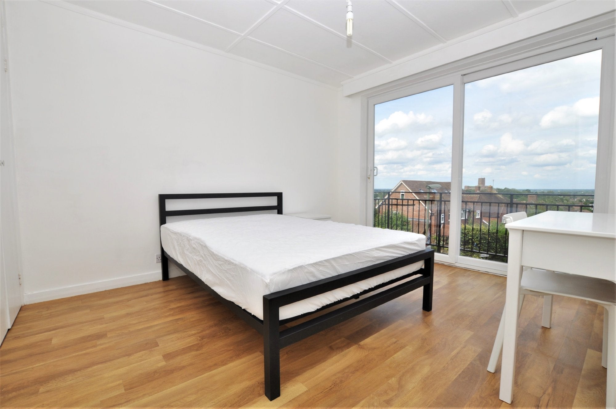 Flat Powell Close in Guildford