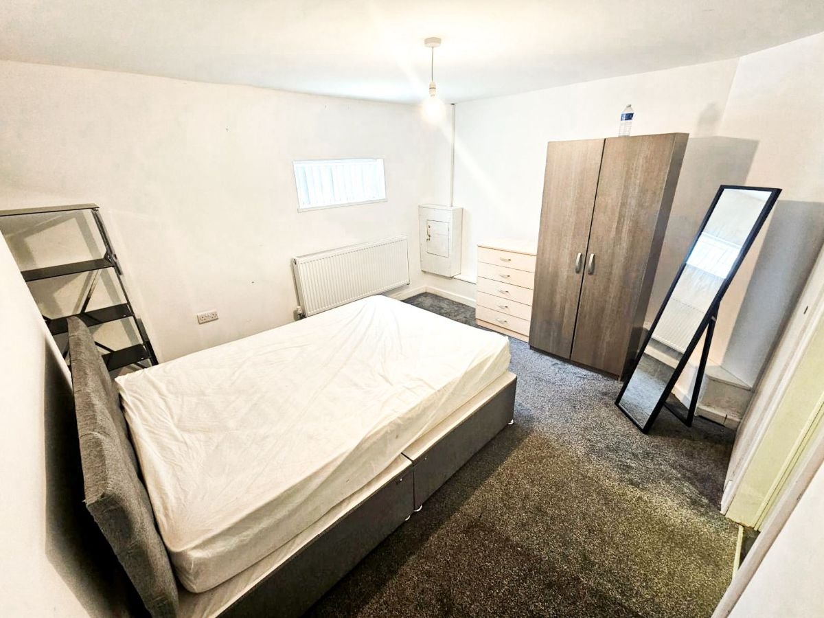 Flat Carrill Grove in Manchester