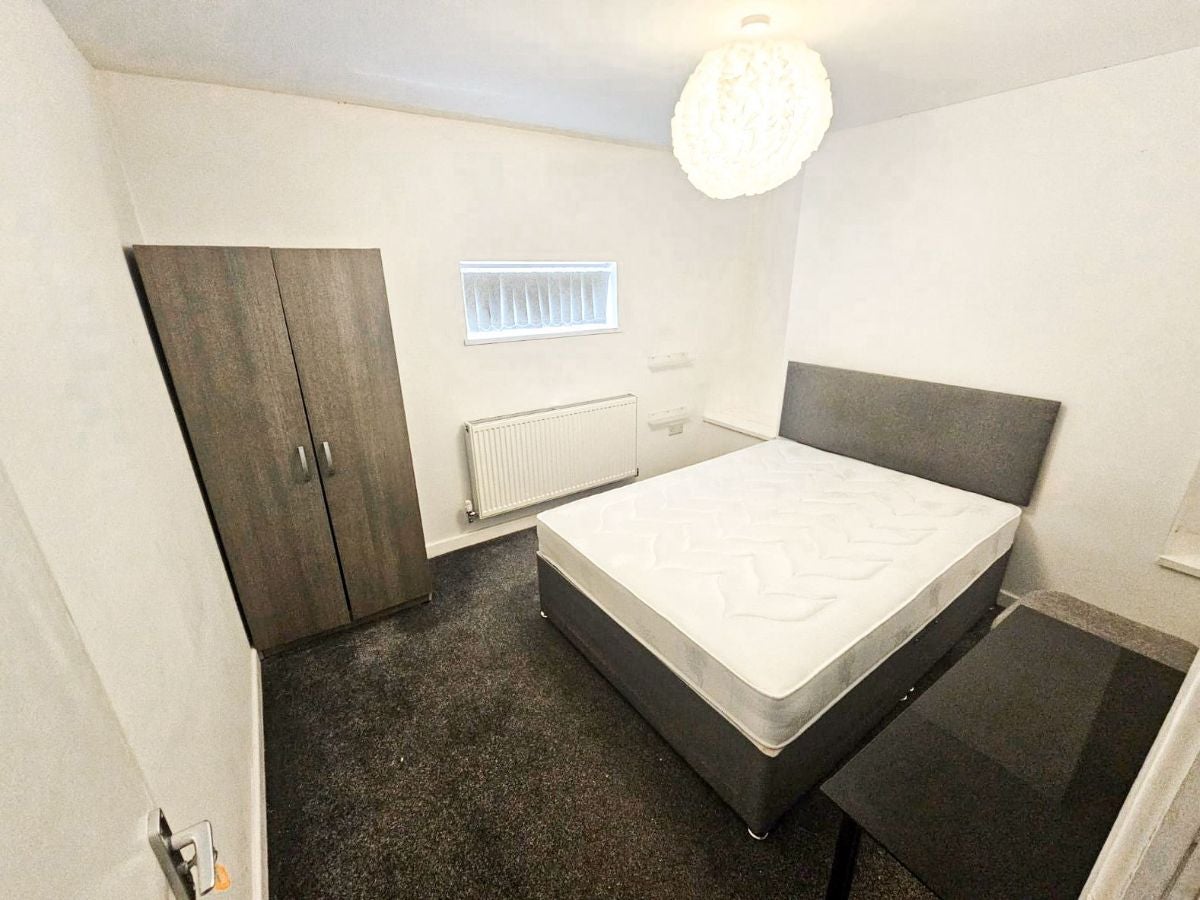 Flat Carrill Grove in Manchester