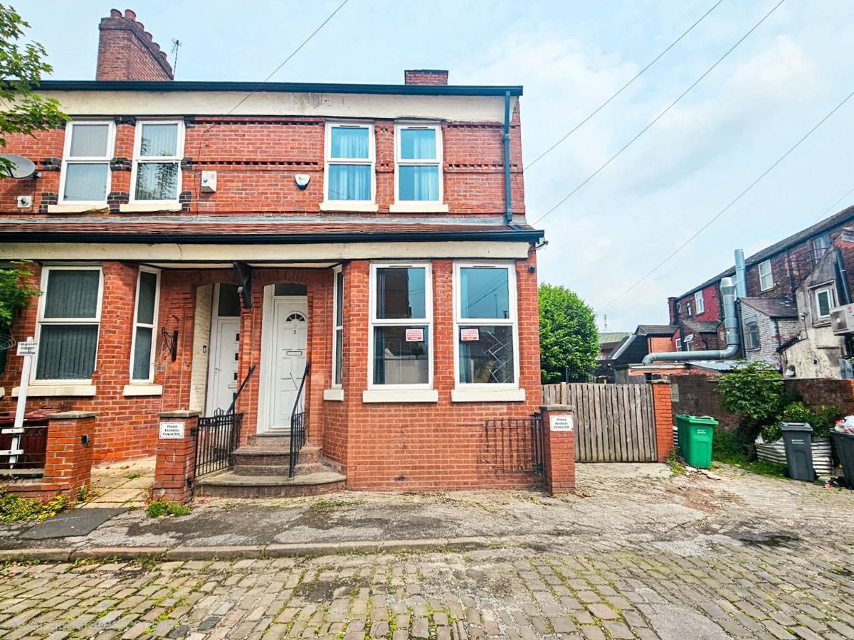 Flat Carrill Grove in Manchester