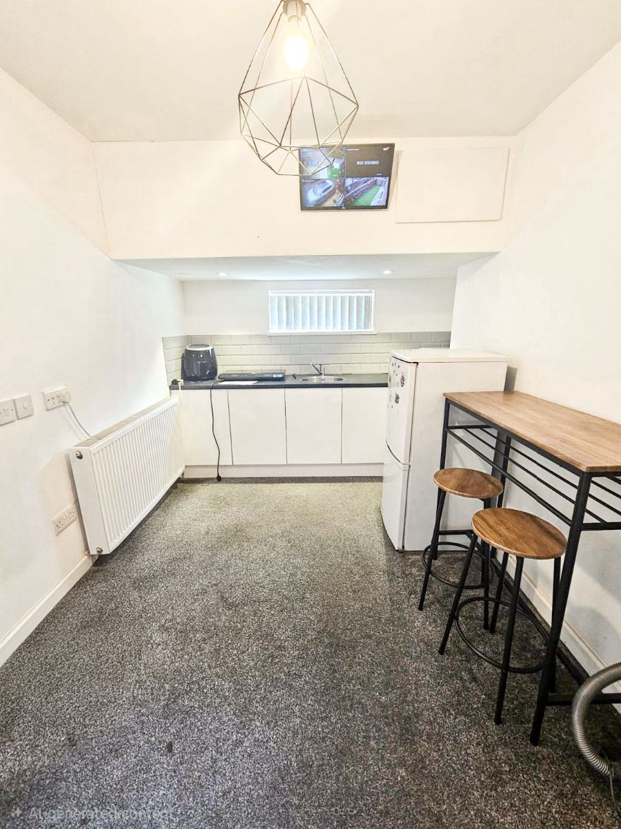 Flat Carrill Grove in Manchester