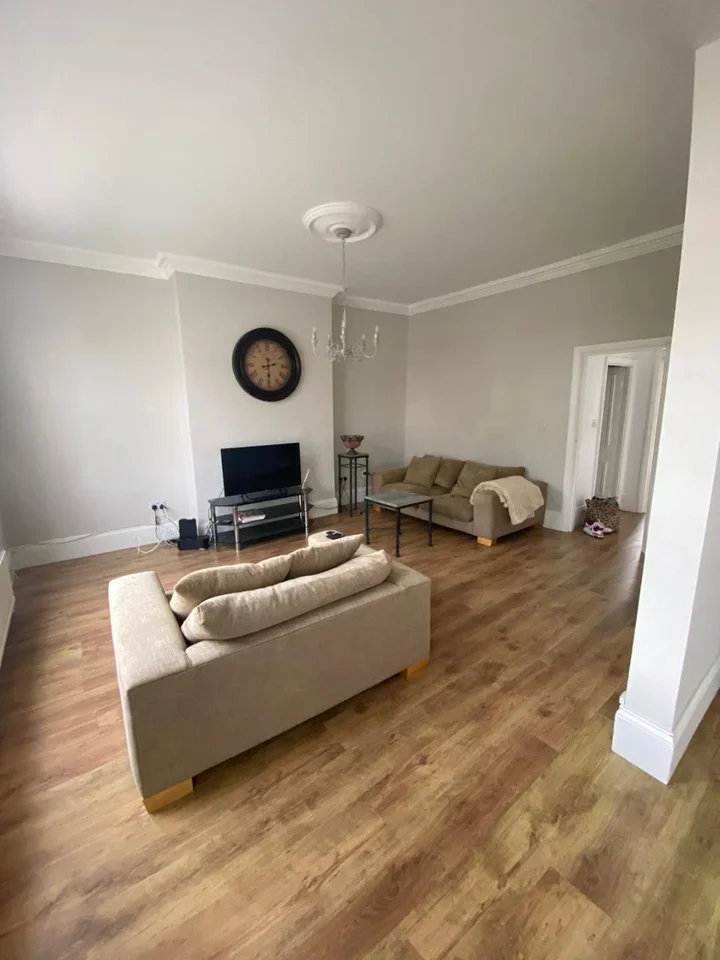 Flat Highlever Road in Greater London