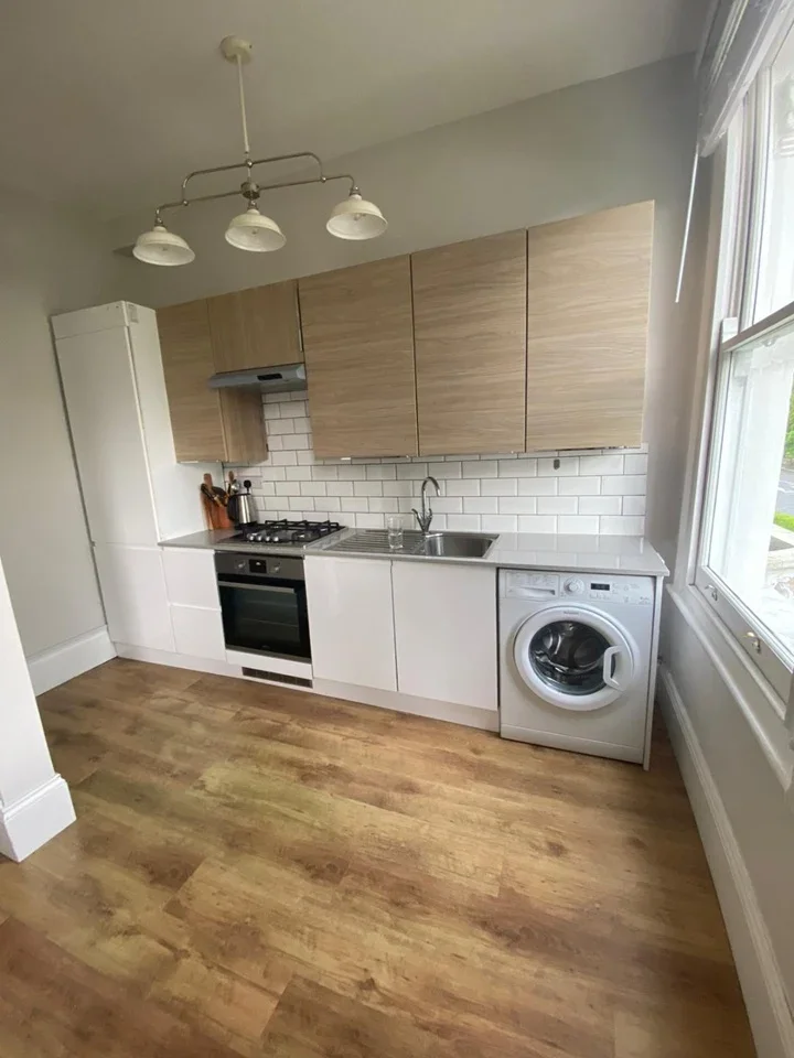 Flat Highlever Road in Greater London