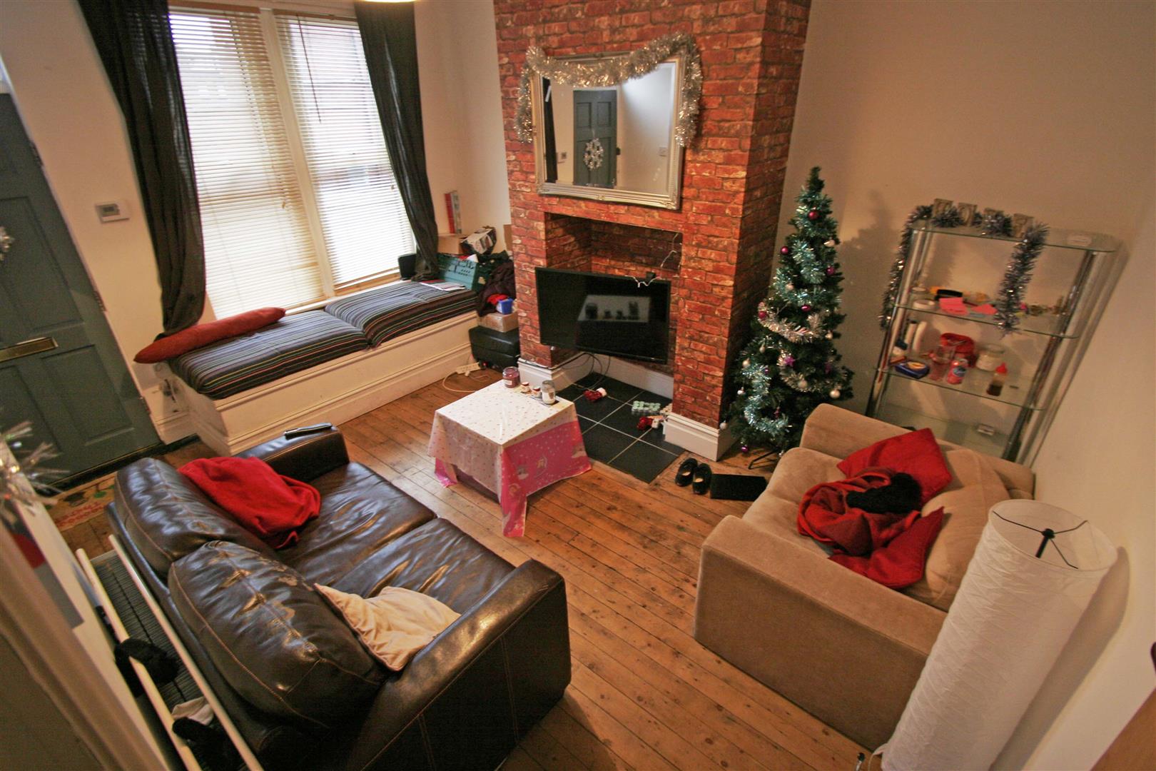 House Knowle Grove in Leeds