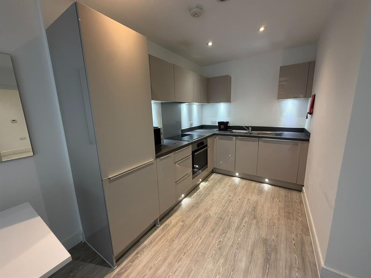 Flat Hoffmans Road in Greater London