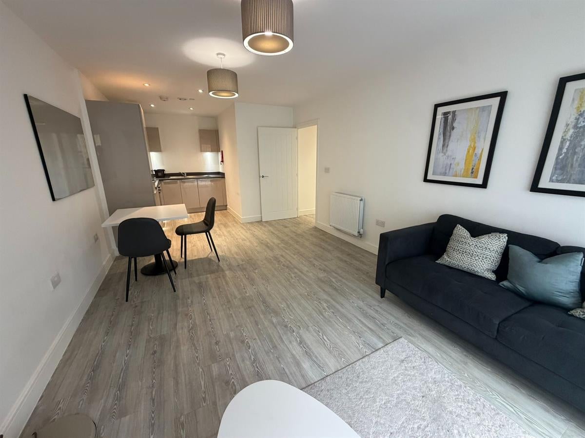 Flat Hoffmans Road in Greater London