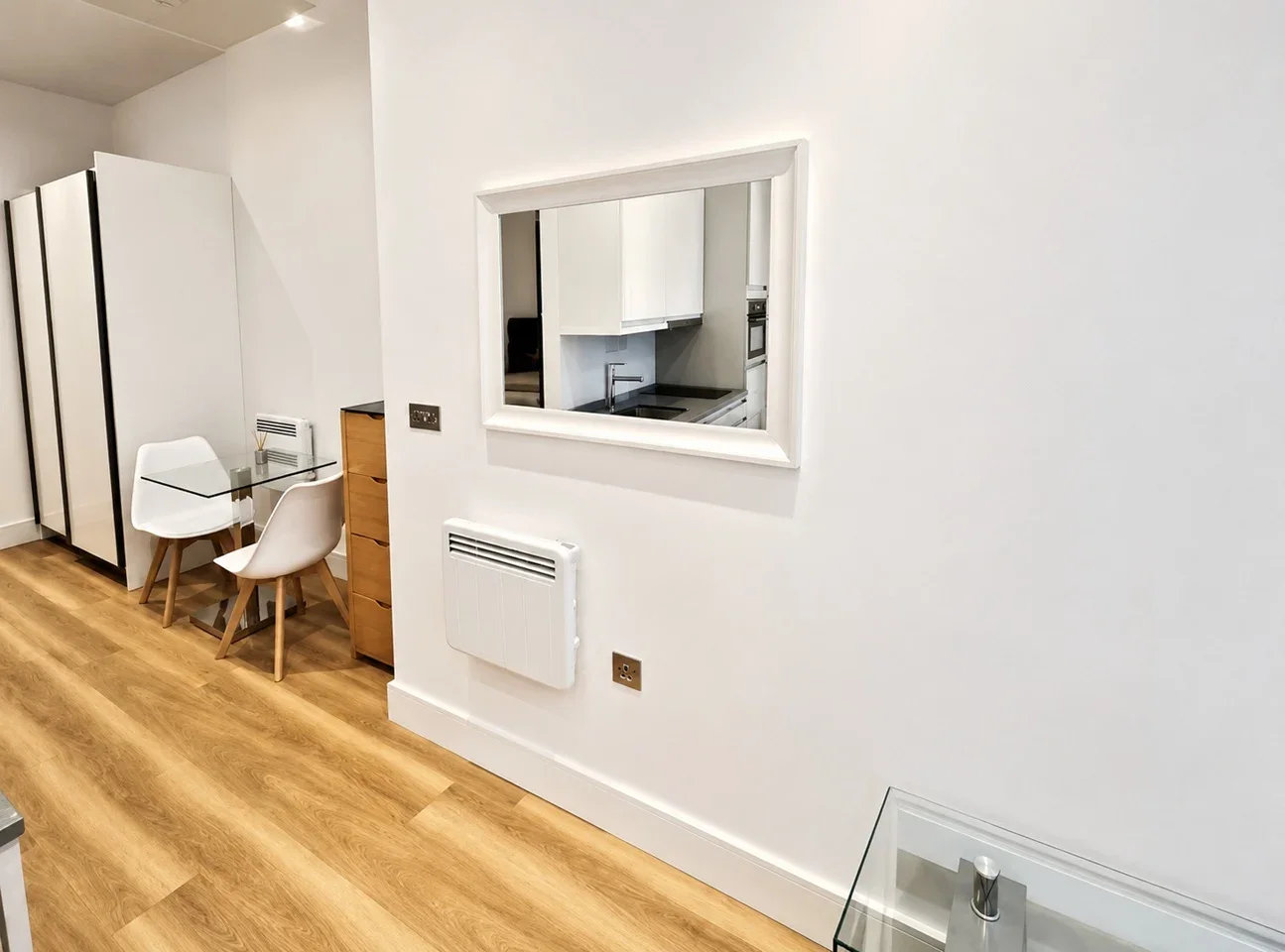 Flat Buckingham Avenue in Slough