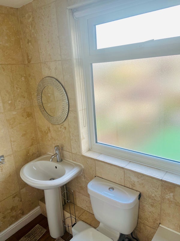 Room Lewington Road in Bristol