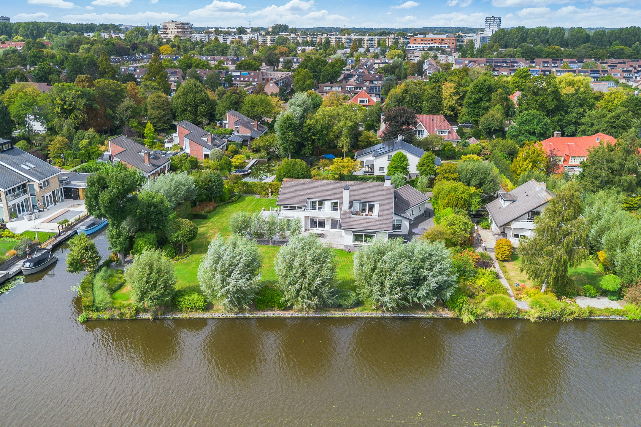 Veursestraatweg 110 in Leidschendam