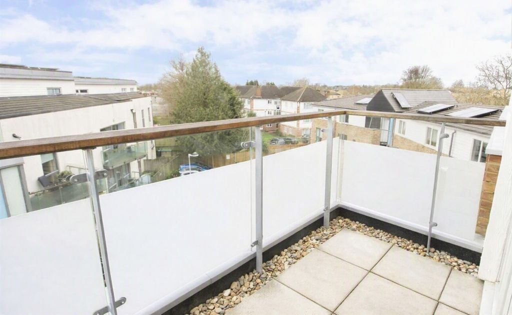 Flat Snowdrop Mews in Greater London