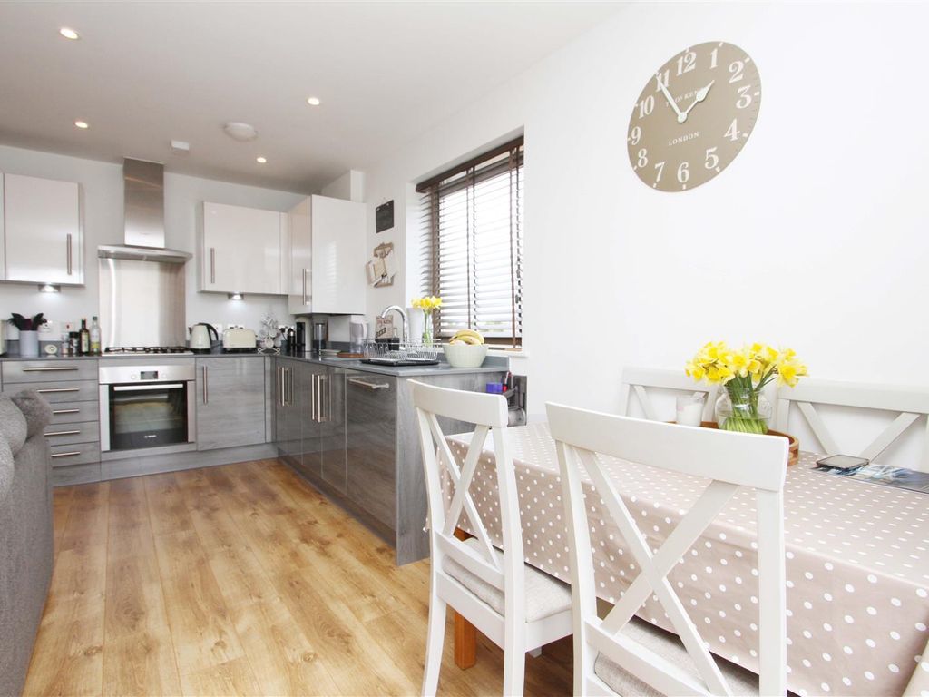 Flat Snowdrop Mews in Greater London