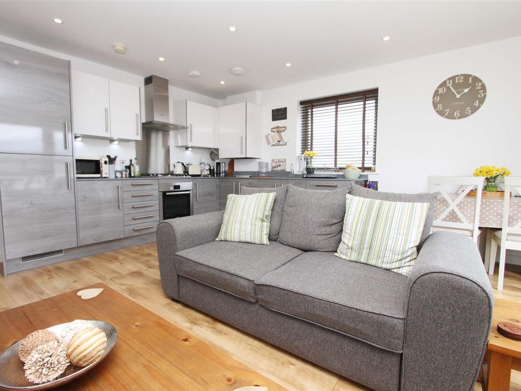 Flat Snowdrop Mews in Greater London