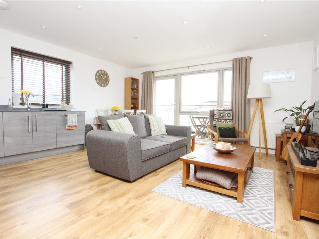 Flat Snowdrop Mews in Greater London