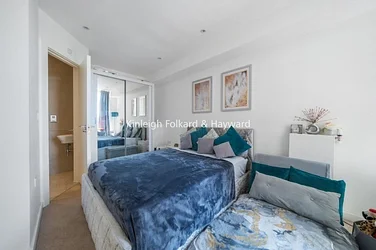 Flat Ealing Road in Greater London