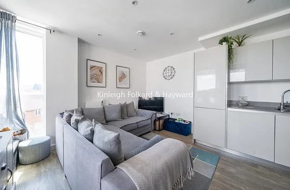 Flat Ealing Road in Greater London