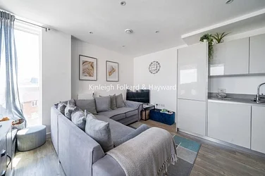 Flat Ealing Road in Greater London