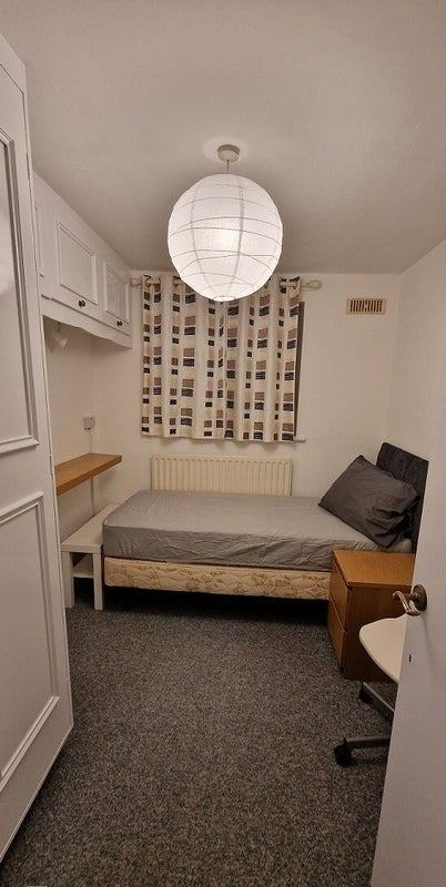 Flat Clarence Lane in Greater London