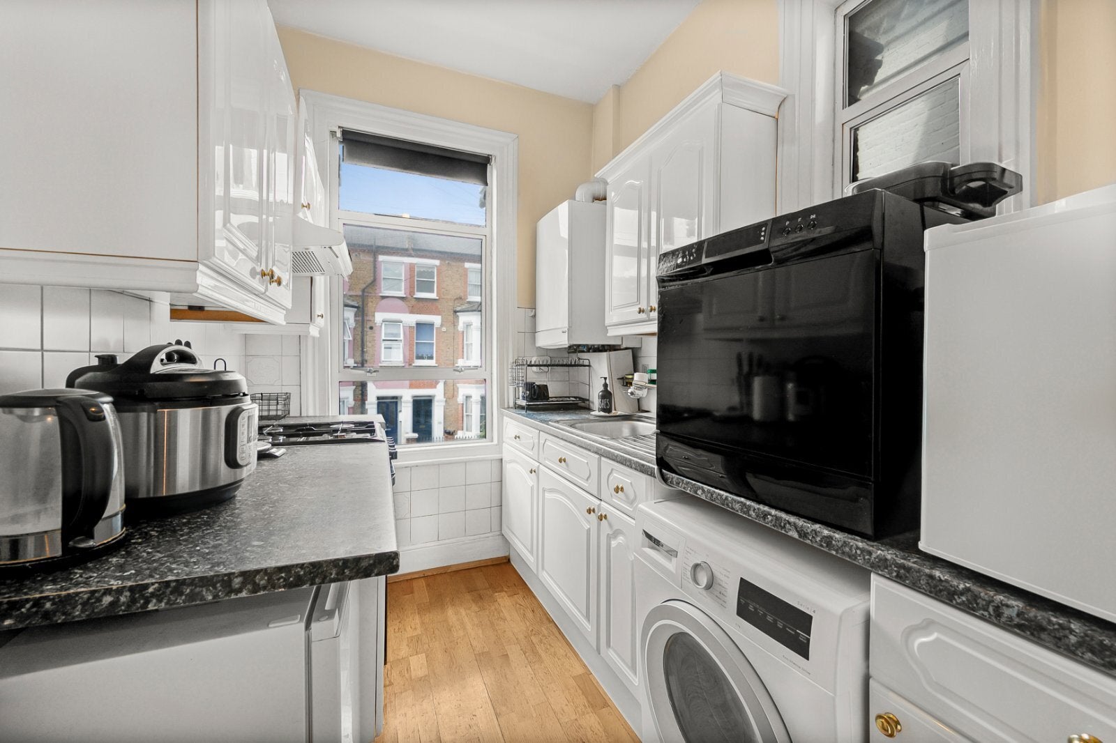 Flat Mexfield Road in Greater London