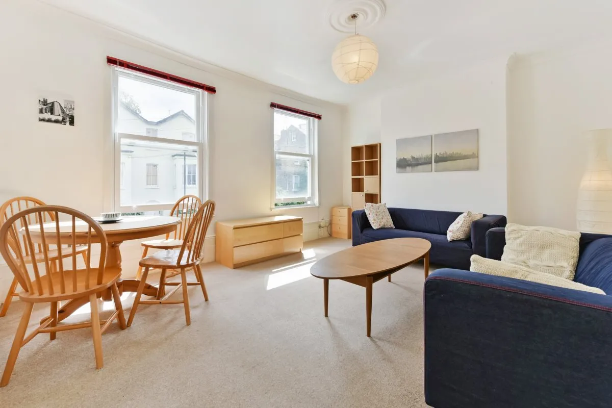 Flat Avenell Road in Greater London