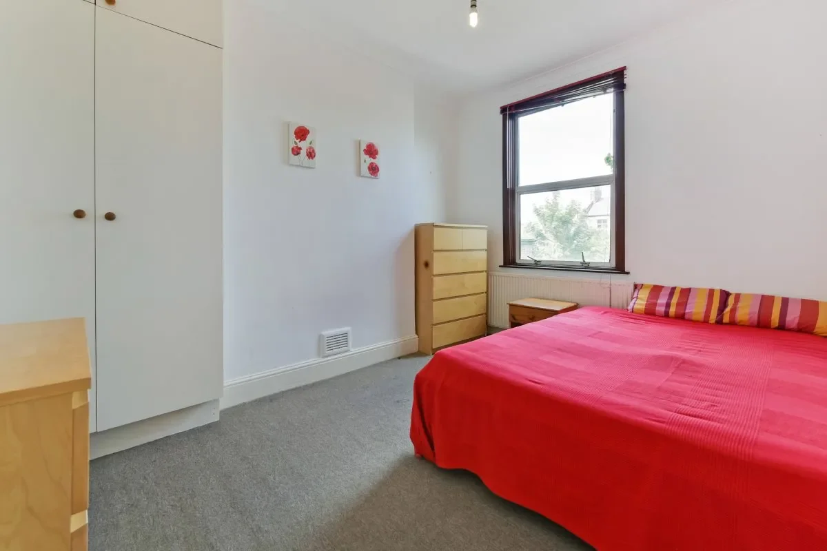 Flat Avenell Road in Greater London