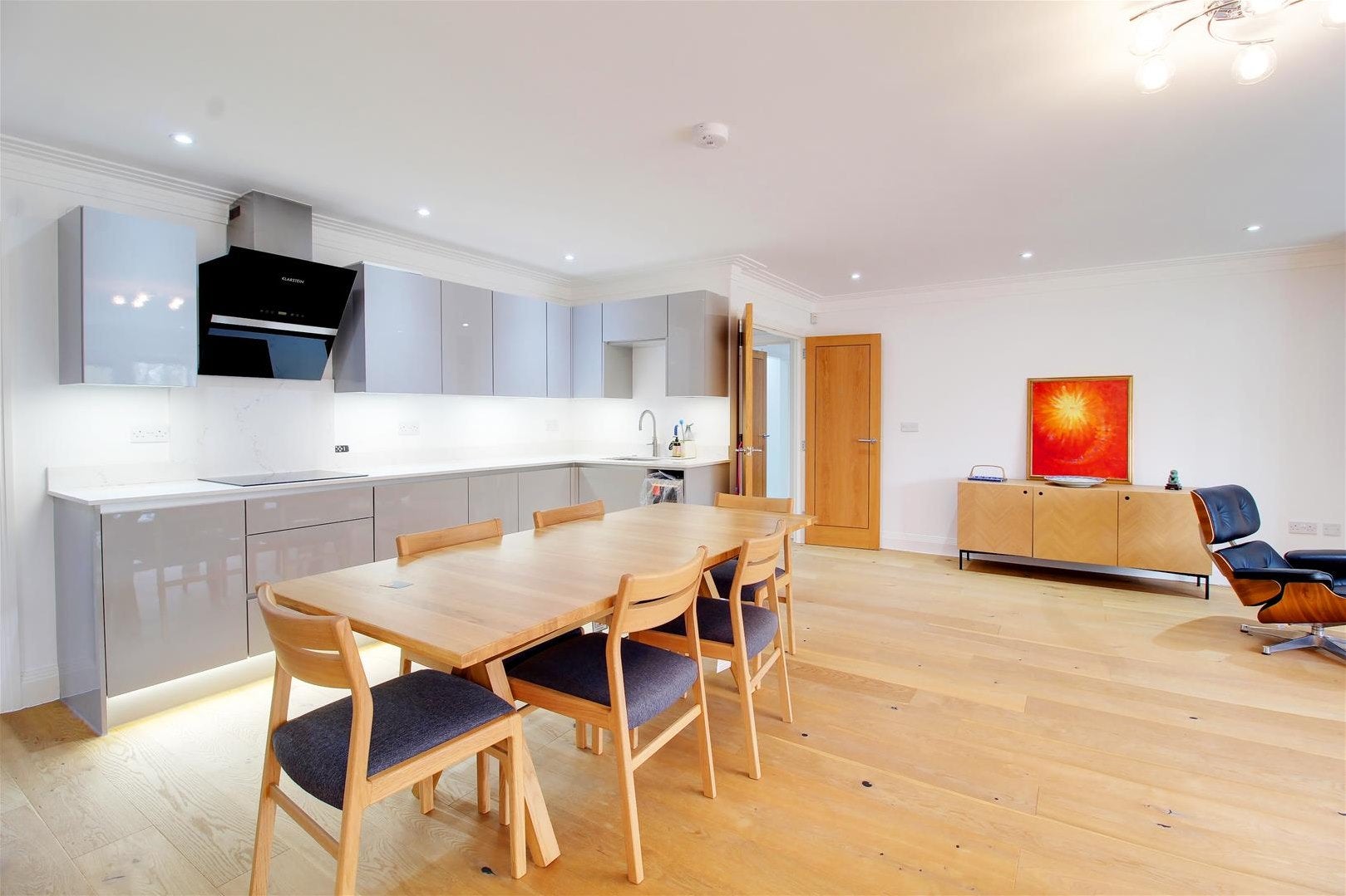 Flat Brookmans Avenue in Welwyn Hatfield