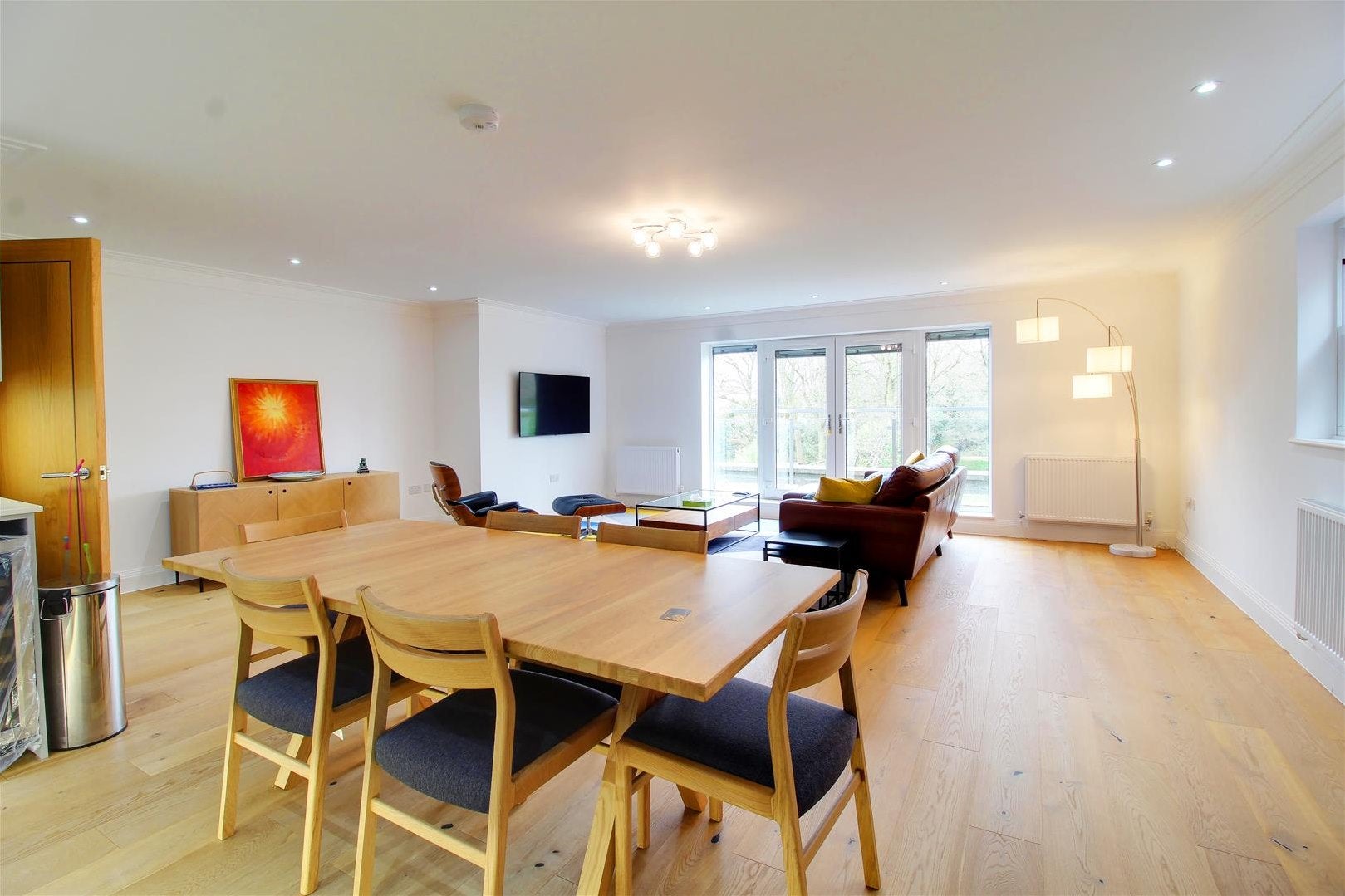 Flat Brookmans Avenue in Welwyn Hatfield