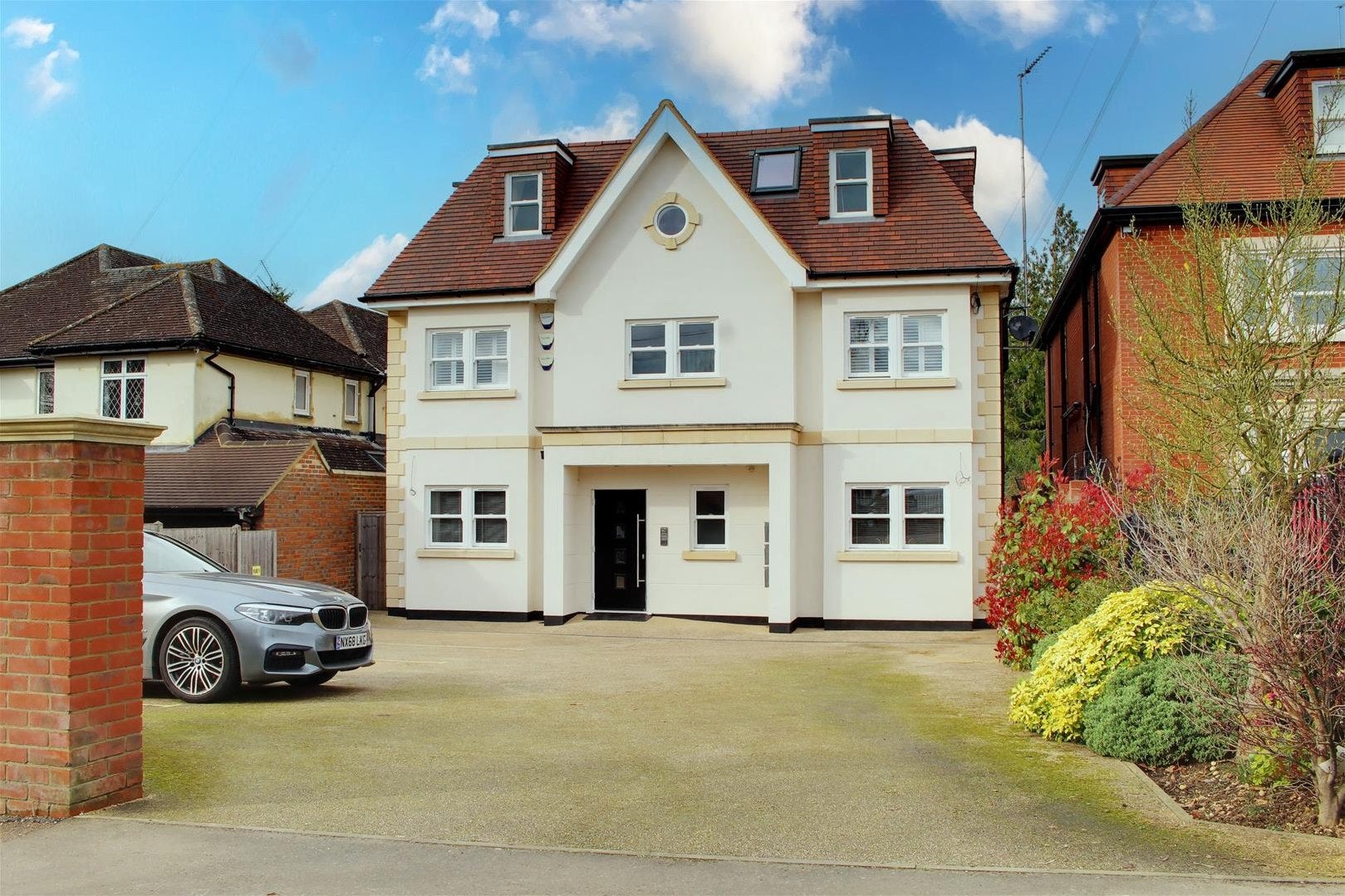 Flat Brookmans Avenue in Welwyn Hatfield