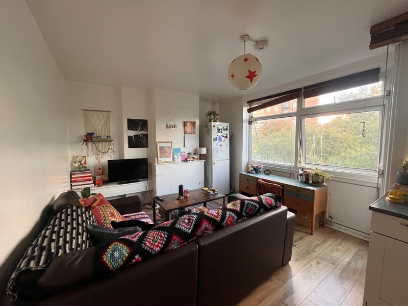 Room Darwin Street in Greater London