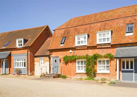House Ryebridge Lane in East Hampshire