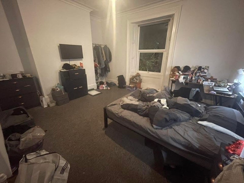 Room Fishponds Road in Bristol