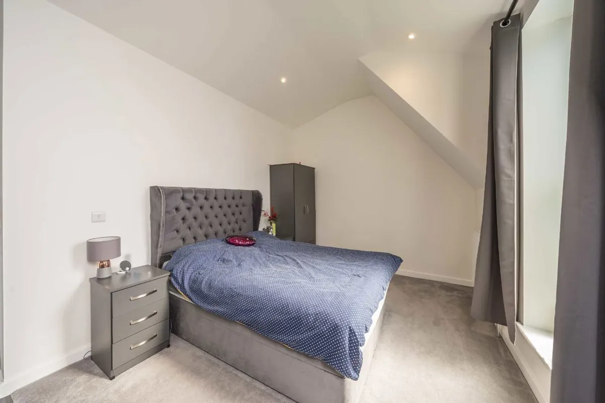 Flat Estreham Road in Greater London