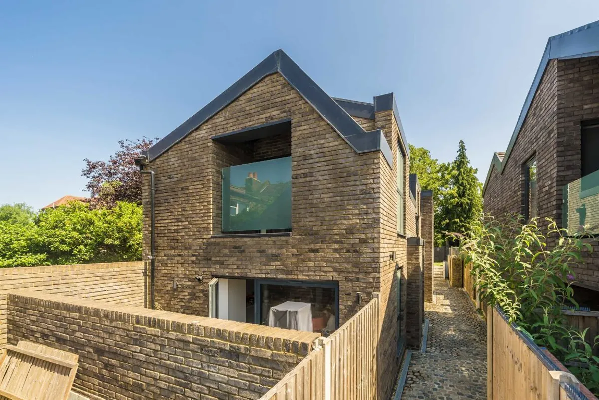 Flat Estreham Road in Greater London