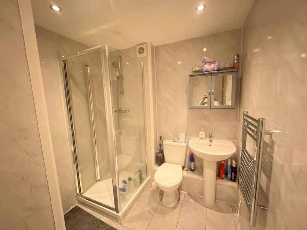 Room Arbery Road in Greater London