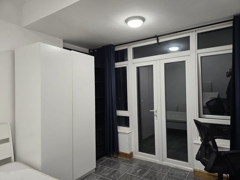 Room Wembley Hill Road in Greater London