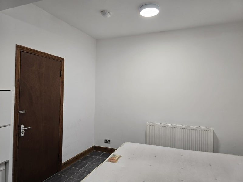 Room Wembley Hill Road in Greater London