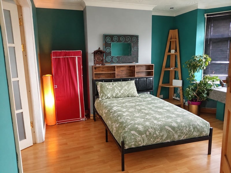 Room Dorchester Road in Poole