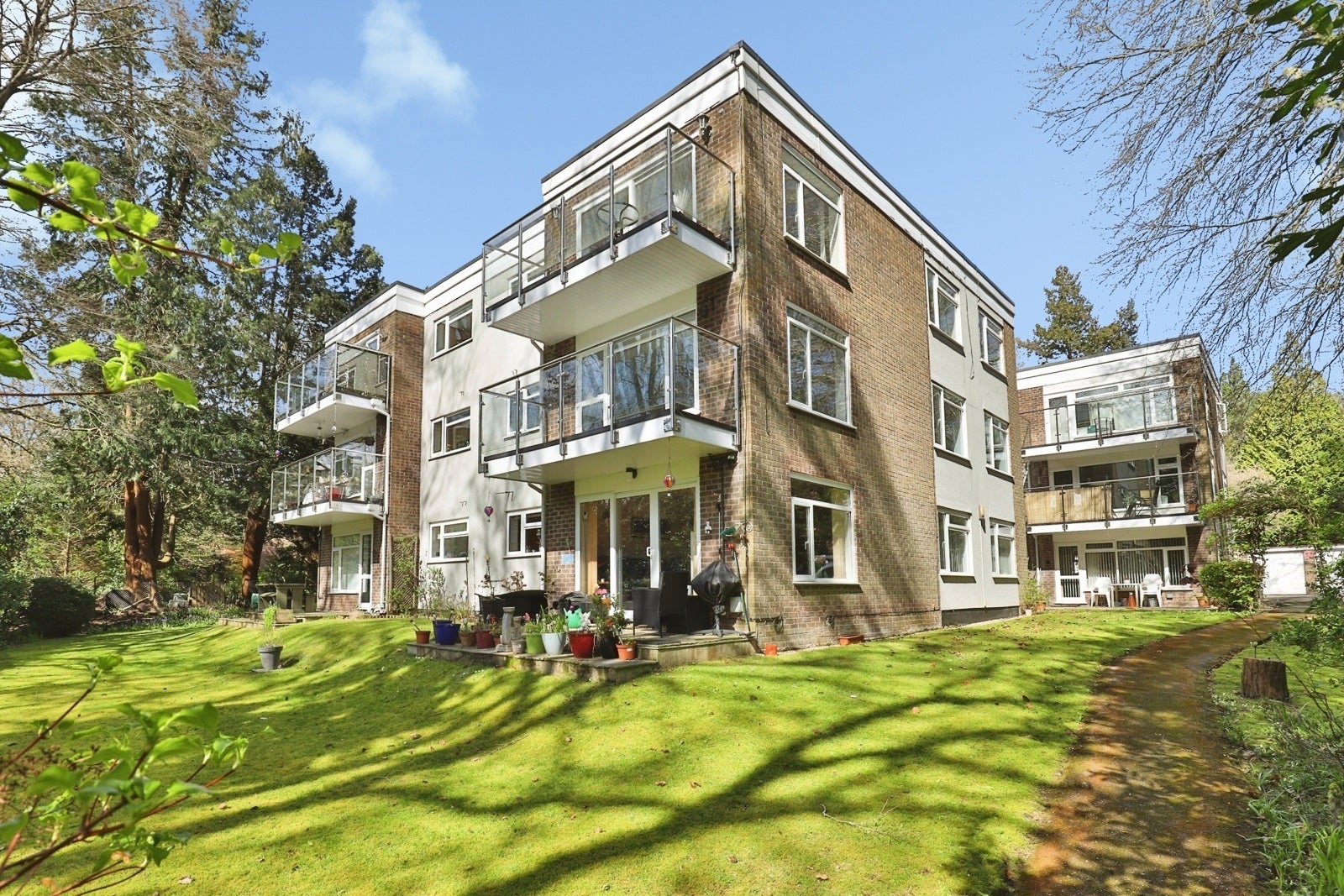 Flat Branksome Wood Road in Bournemouth