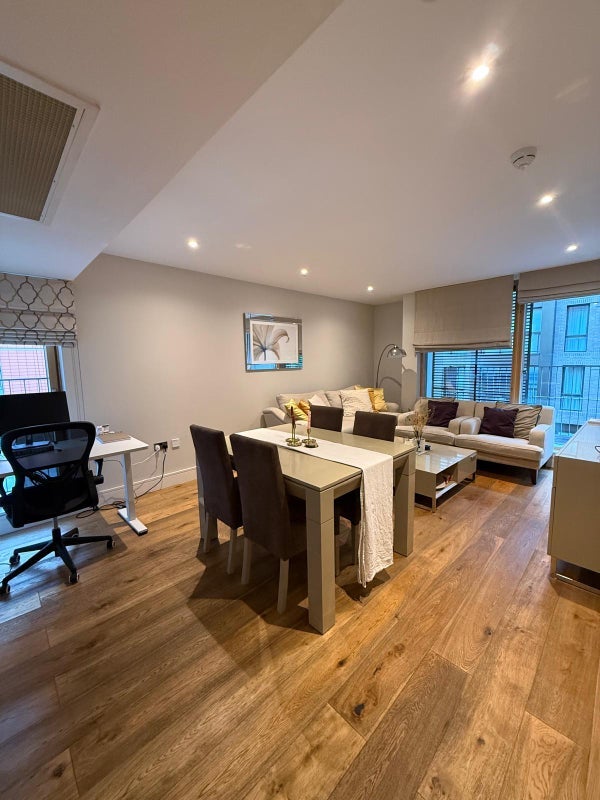 Room Marsham Street in City of Westminster