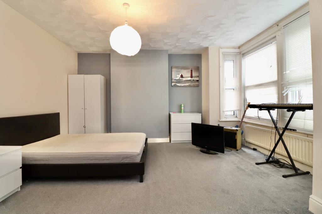 Room Harborough Road in Southampton