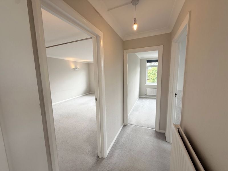 Flat Beddington Gardens in Greater London