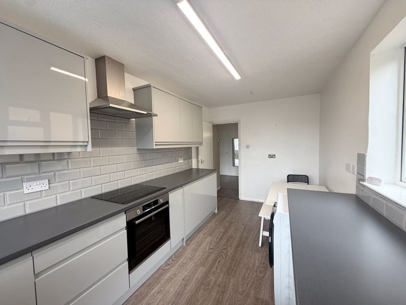 Flat Beddington Gardens in Greater London