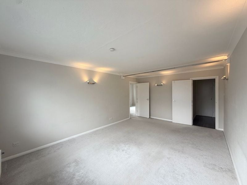 Flat Beddington Gardens in Greater London