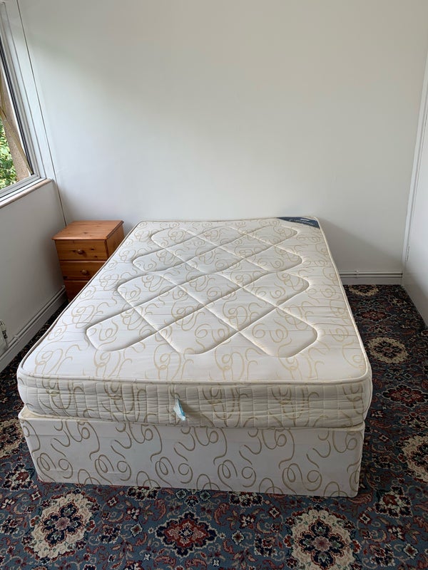 Room Churchway in Greater London