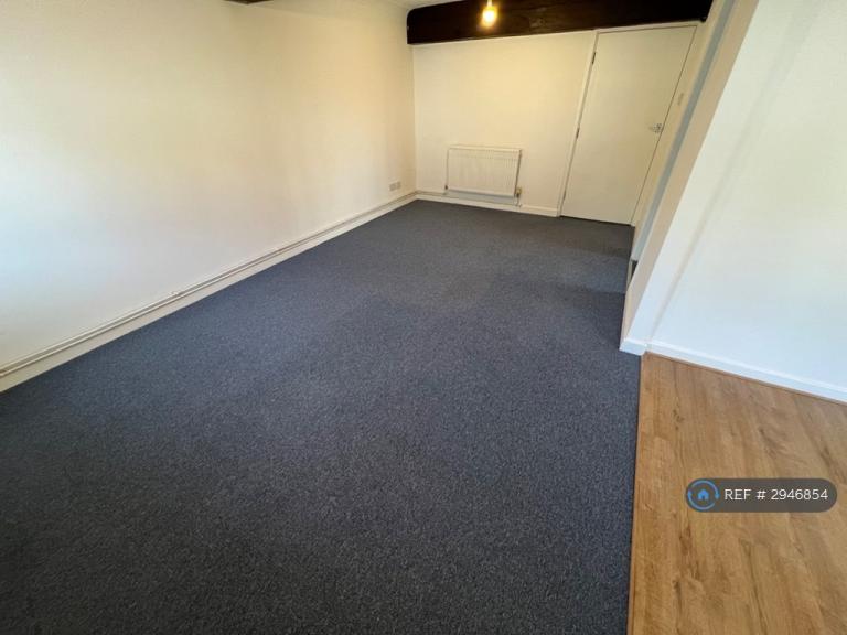 Flat Skoulding Place in East Suffolk