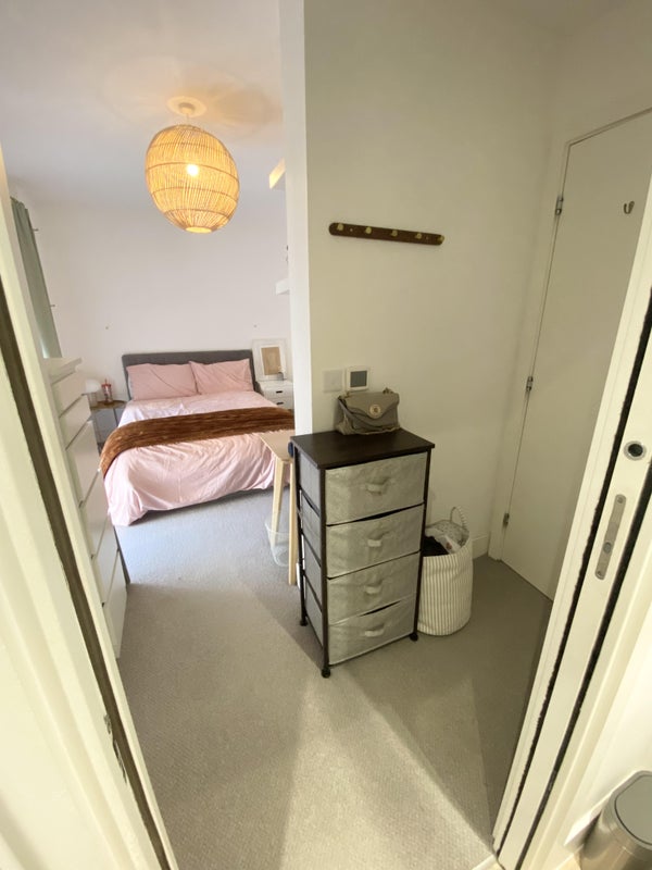Room Kempton Mews in Greater London