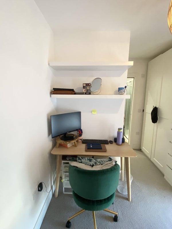 Room Kempton Mews in Greater London