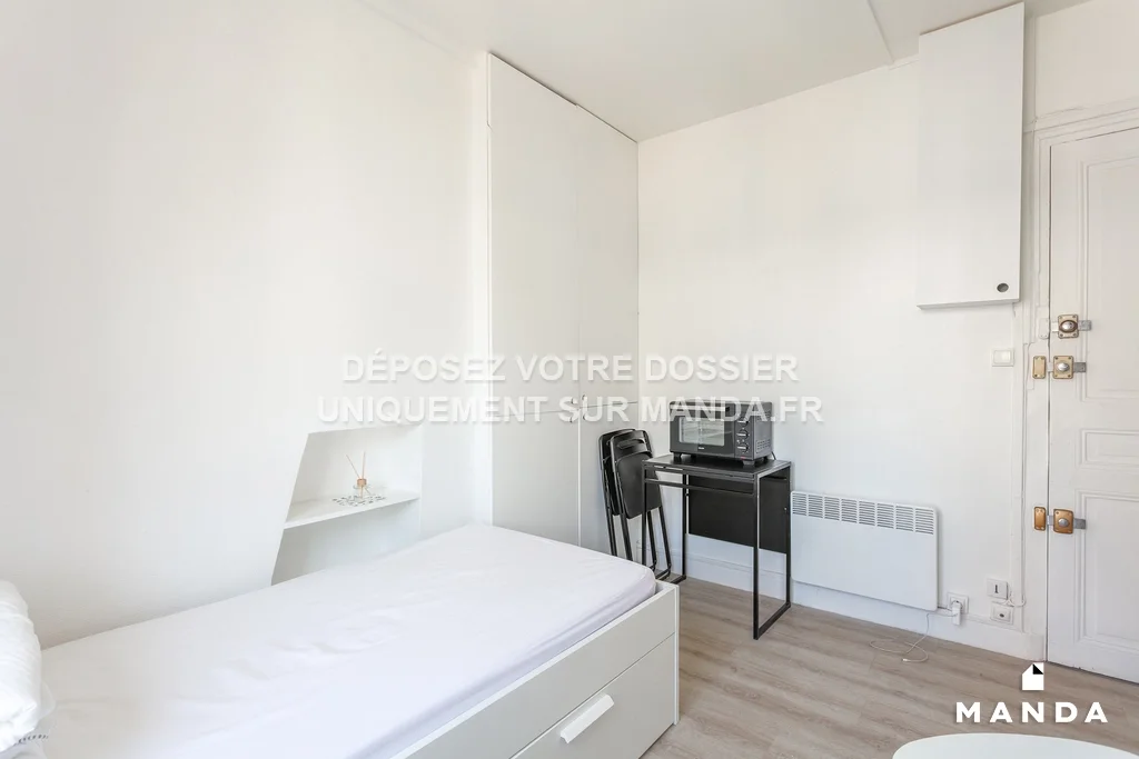 Flat Rue Pierre Demours in Paris