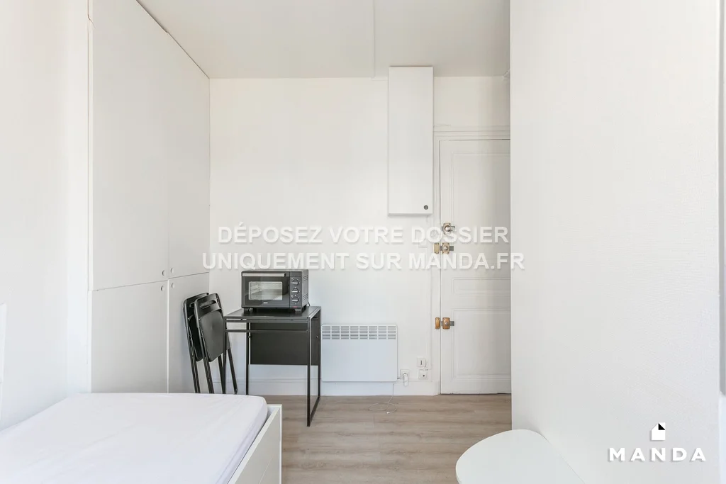 Flat Rue Pierre Demours in Paris