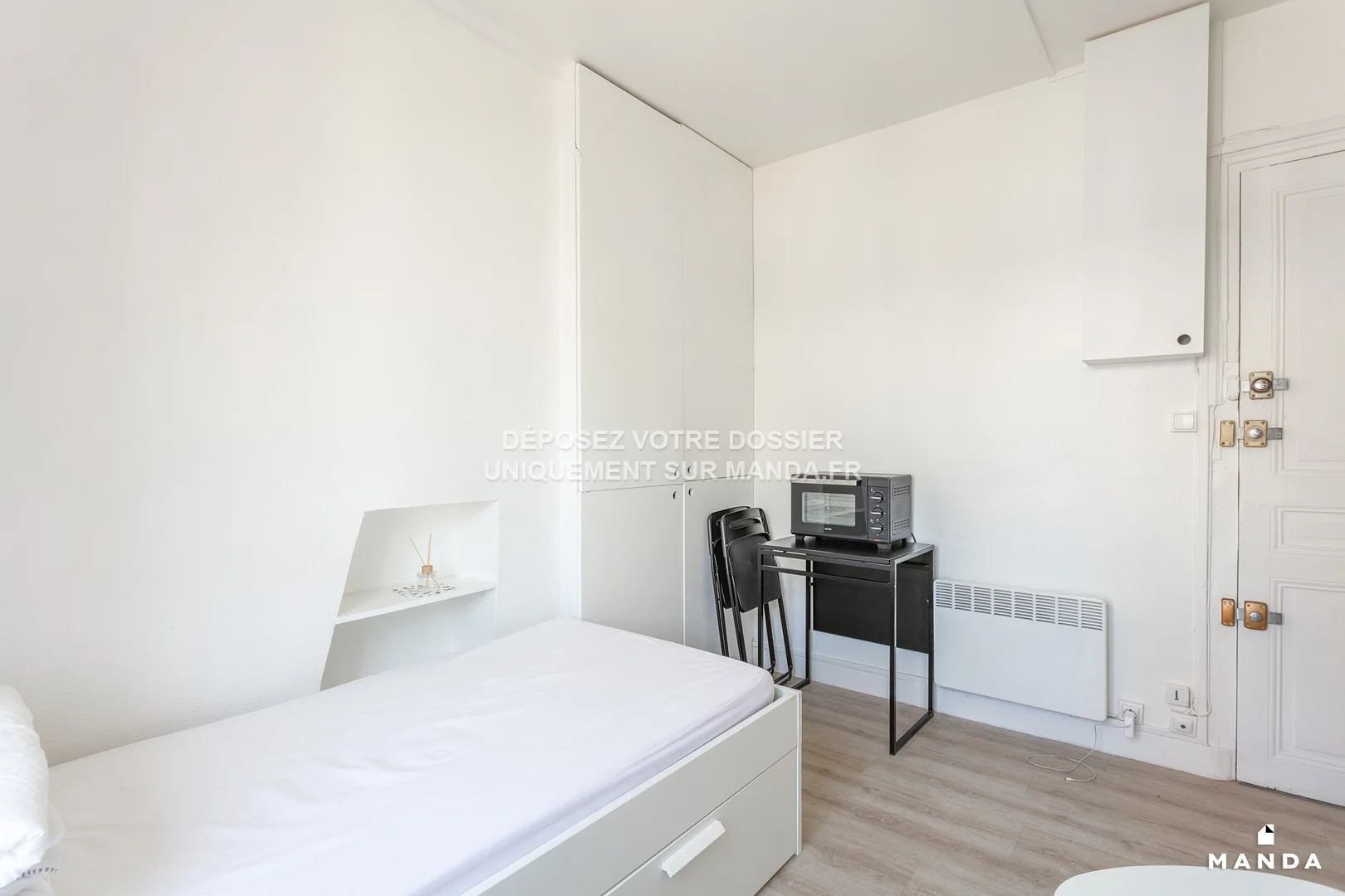 Flat Rue Pierre Demours in Paris
