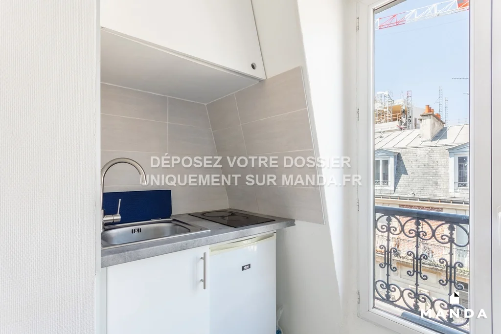 Flat Rue Pierre Demours in Paris